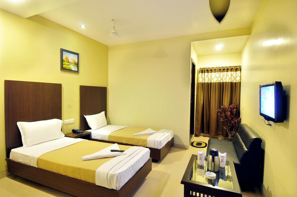 Hotel Simran Pride, Raipur Стая снимка